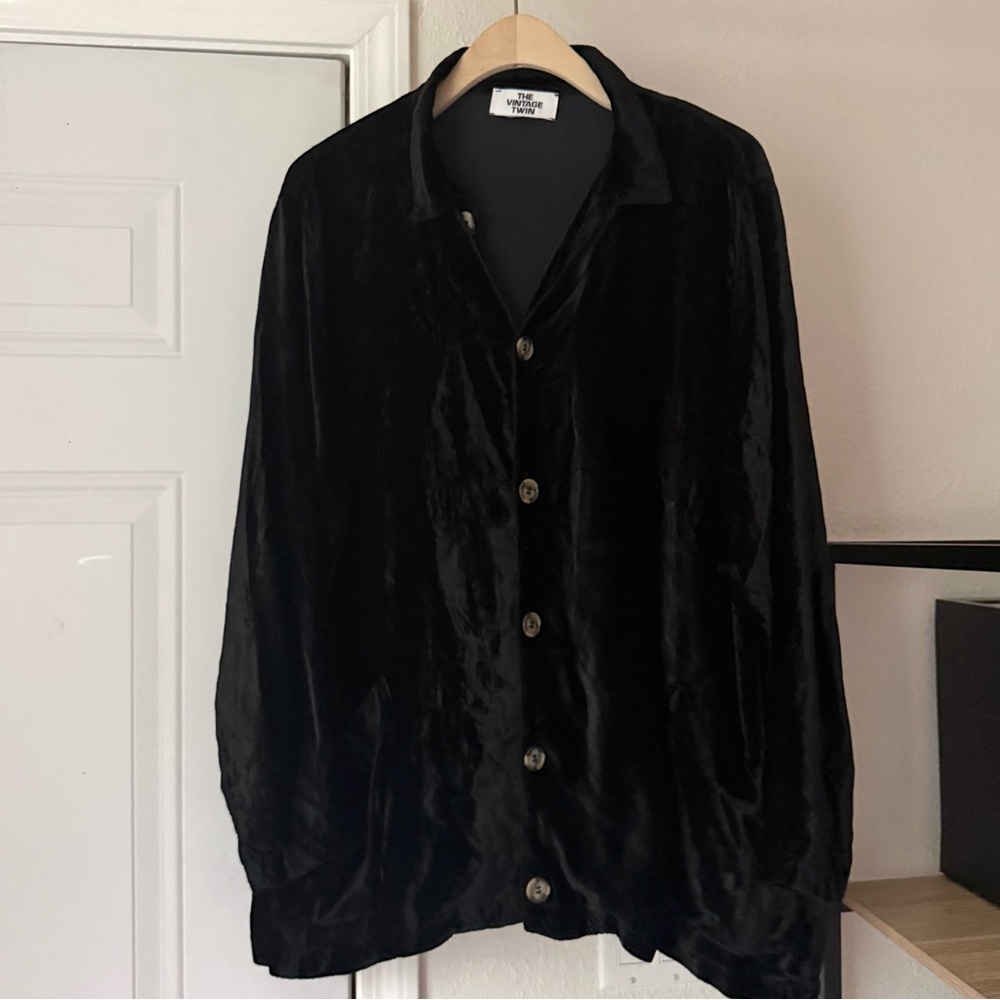 THE VINTAGE TWIN black velour velvet oversized button up‎ shirt
